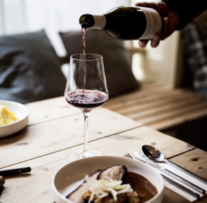 červená právě frčí